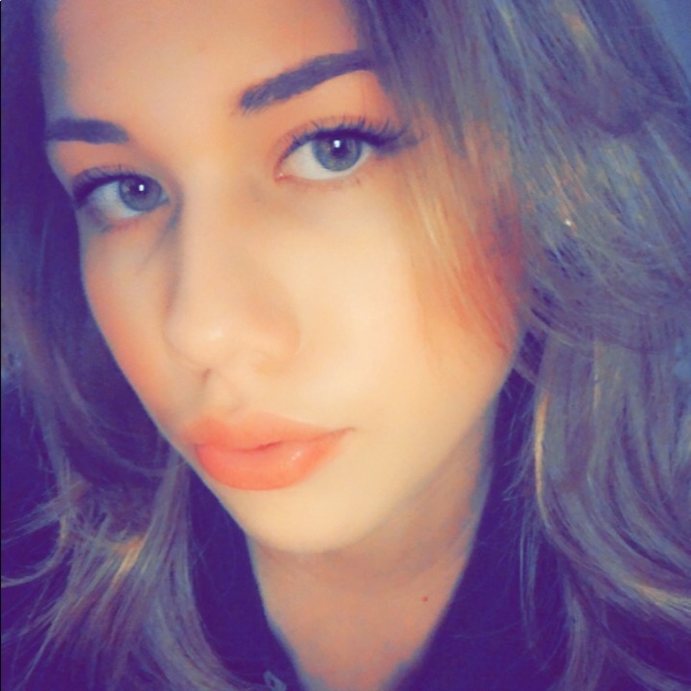 Meet your Posher, Angie